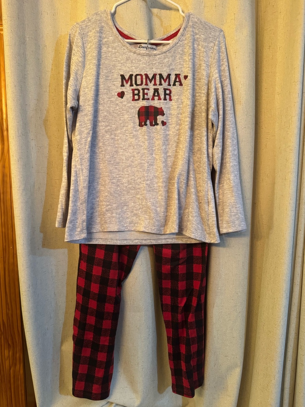 dearfoams Women’s'Momma Bear' Gray Top with Red & Black Plaid Pants